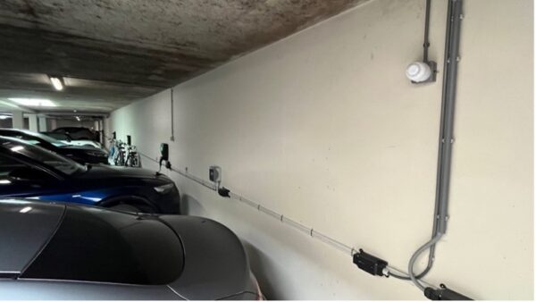 In de parkeergarage heeft HANBANK middels het Qcharge systeem, een gedegen laadinfrastructuur aangebracht en 20 laadpunten gerealiseerd voor de bewoners